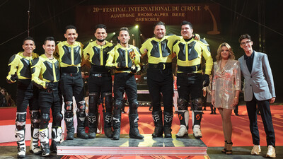 ETOILE DE BRONZE - PERES RIDERS / Moto dans le globe infernal à 7 personnes